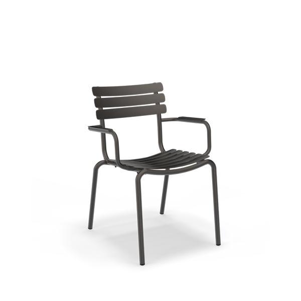 Stuhl Alua in schwarz mit Armlehnen, pulverbeschichtetem Aluminium und Lamellen  