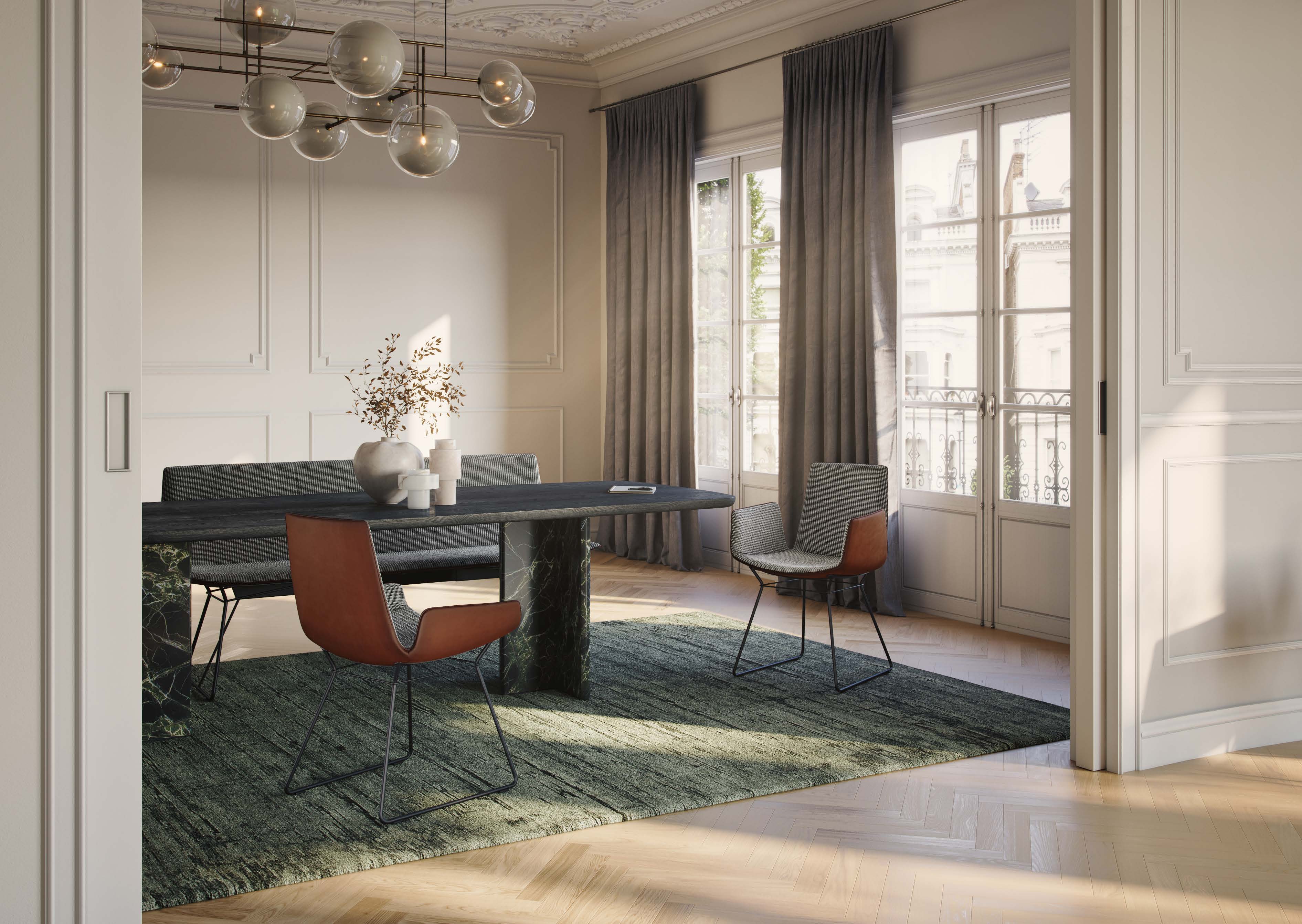 Freifrau Amelie mit Sitz in Stoff Clifford 0150, Rücken und Keder in Leder Cognac, Gestell schwarz  