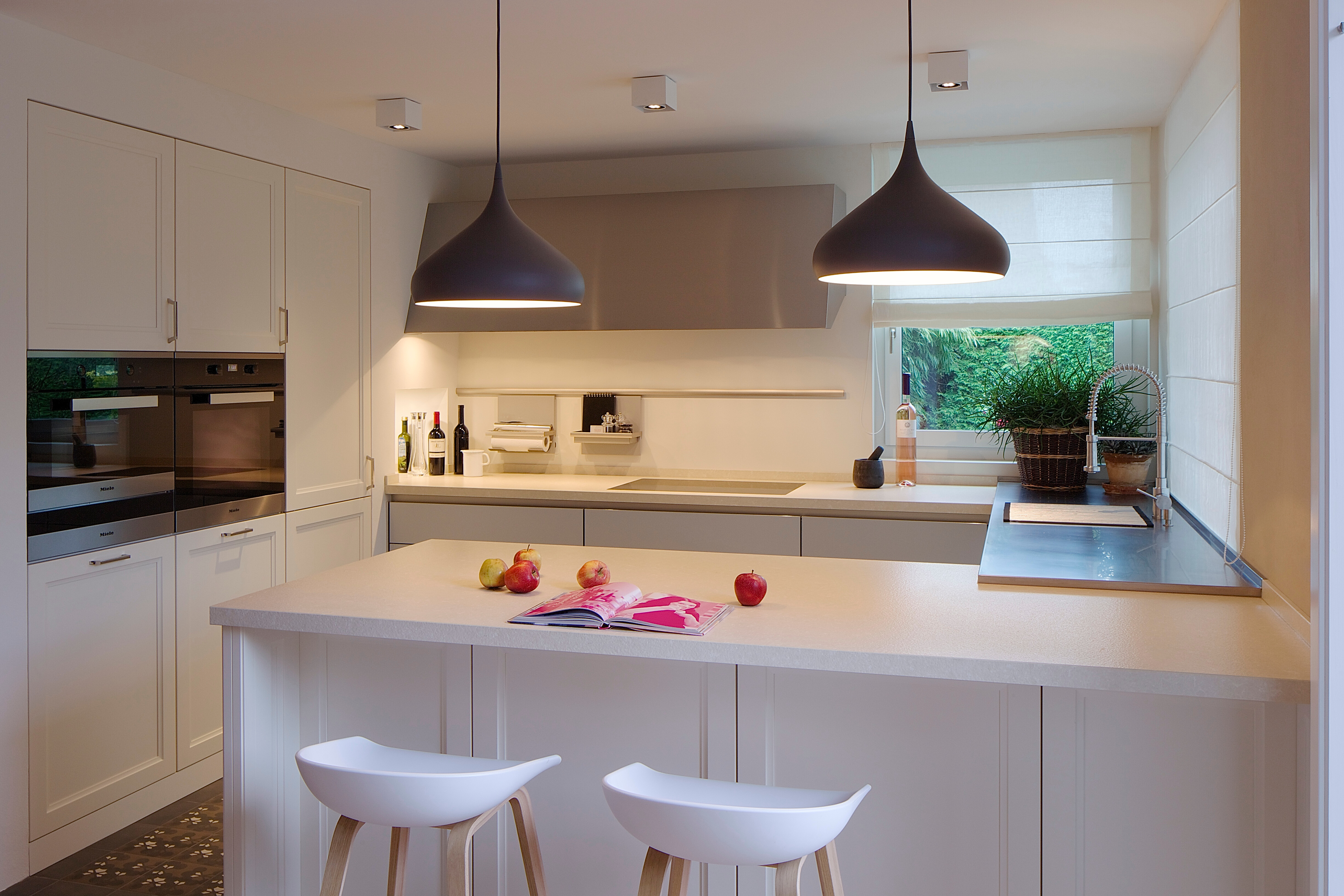 Die hochwertigen Einbaugeräte von Miele sorgen für exklusives Kochvergnügen.