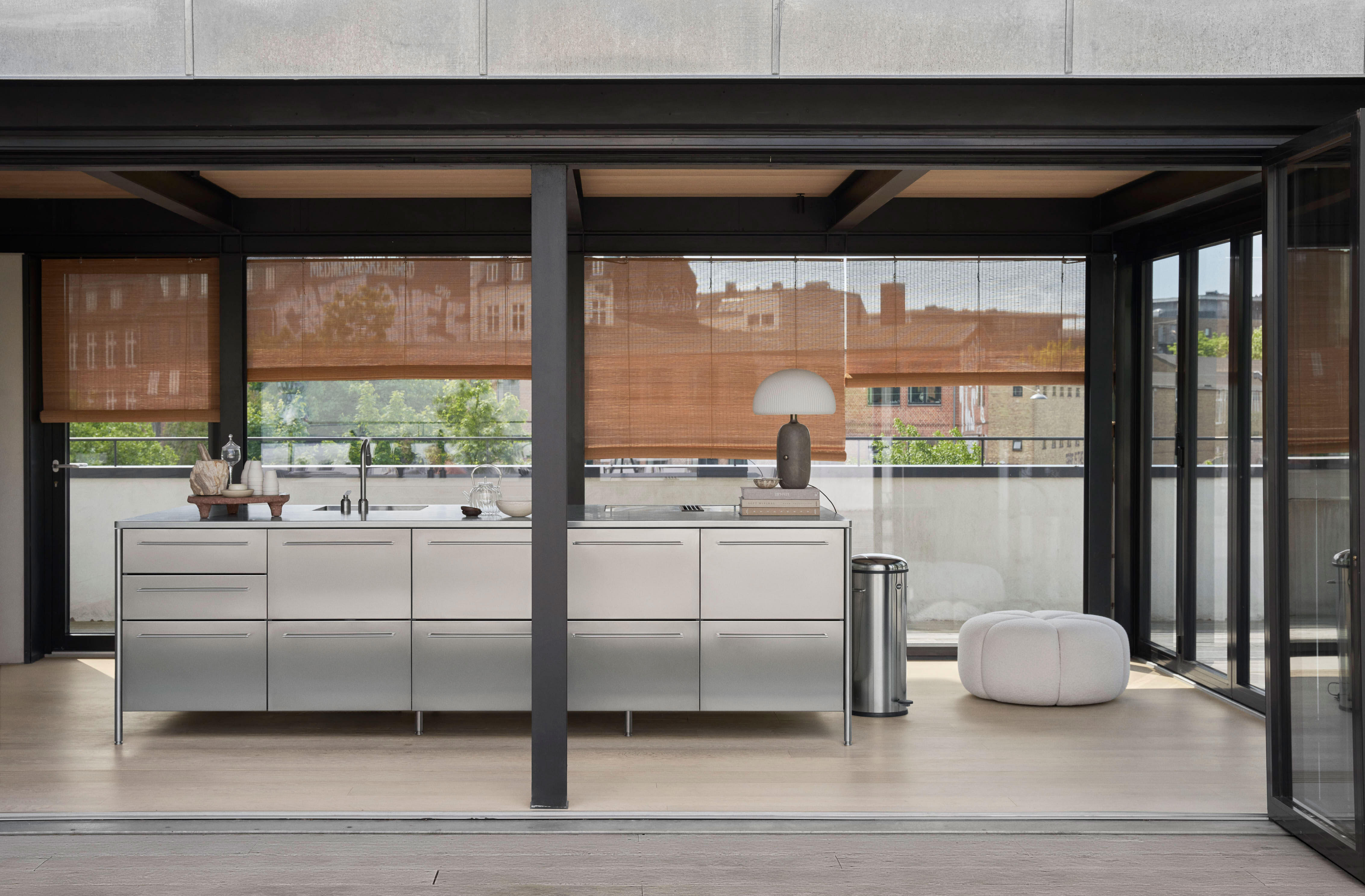 Vipp V4 Küche Edelstahl