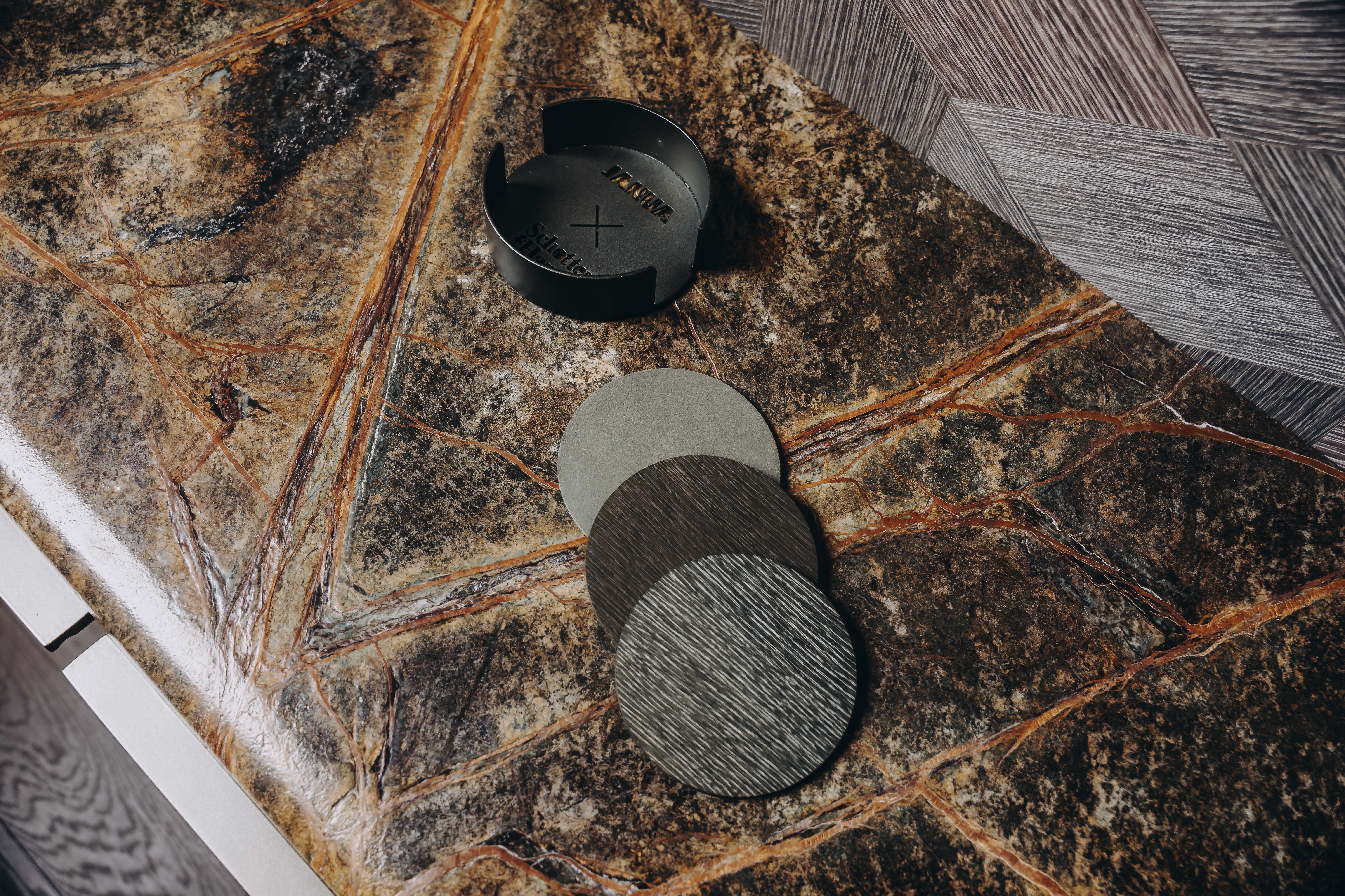 Freifrau Amelie Edition Coco Living & Janua T-Rox Tisch NCS Farben