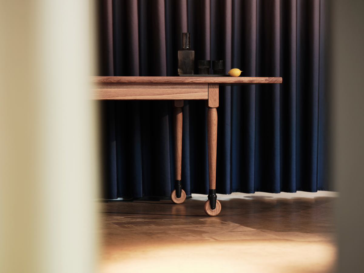 Stimmungsvoll inszenierter Shaker Tisch von Habit