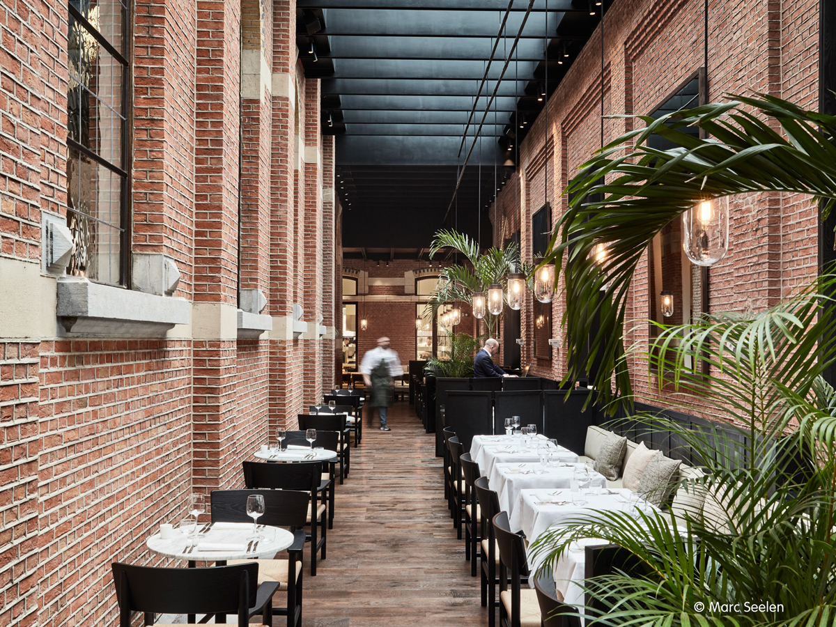 Innenhof Hotel August mit Design von Vincent Van Duysen