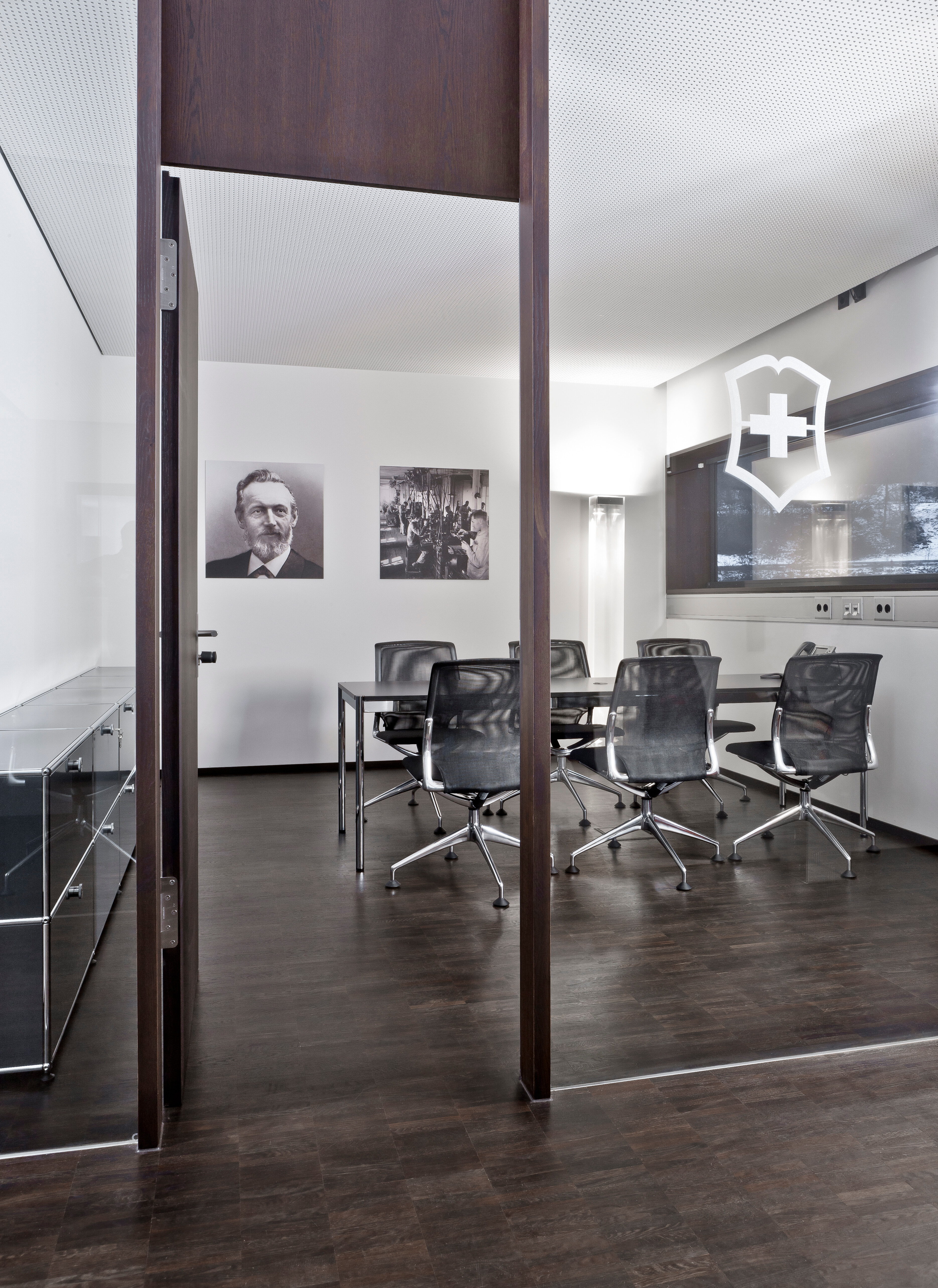 Rückzug im Besprechungsraum mit Vitra und USM.